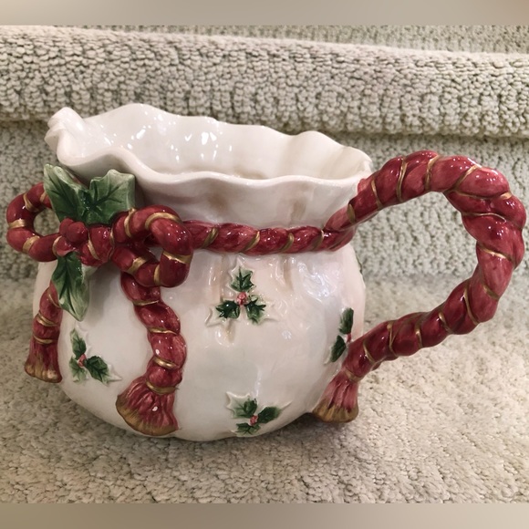🎄Fritz & Floyd Old World Ceramic Santa’s Holly Berry Bag Pitcher (Retired 1990). - Picture 4 of 8